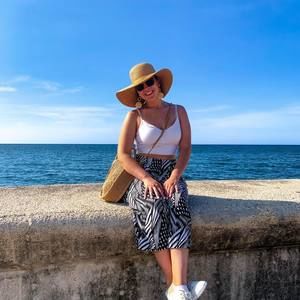 Meet your Posher, Claudia